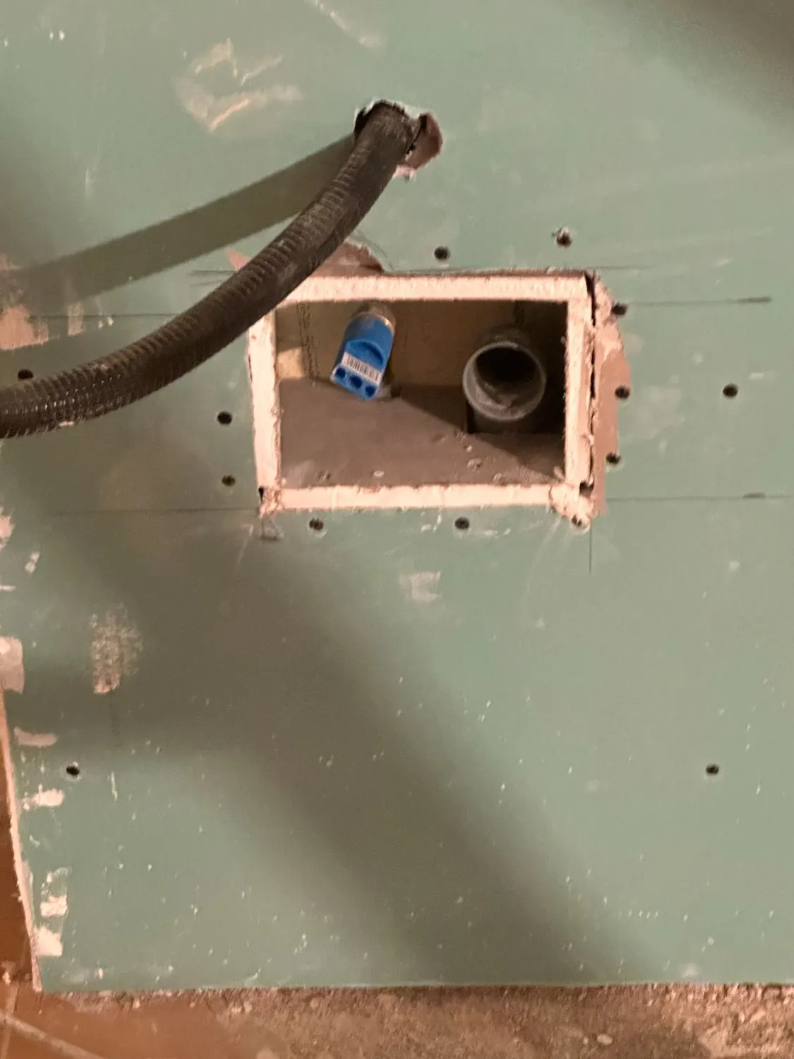 Registro de instalaciones abierto antes de cerrar el falso techo